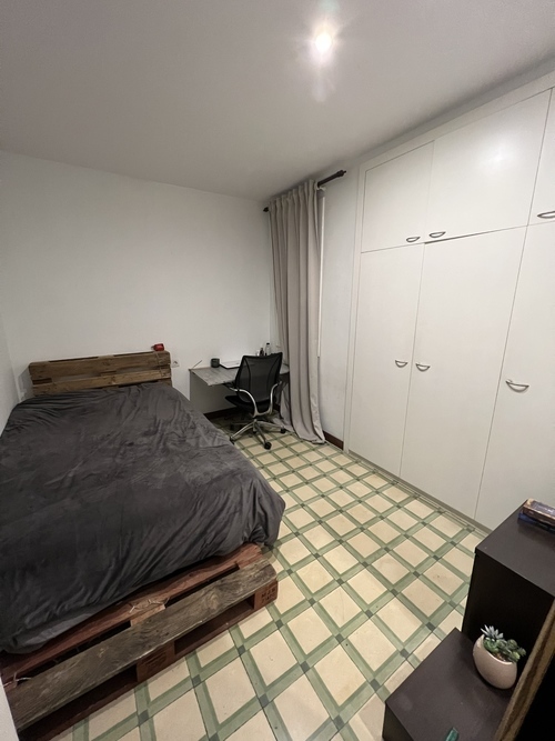 Habitación en piso compartido de 4 personas en Eixample · 4