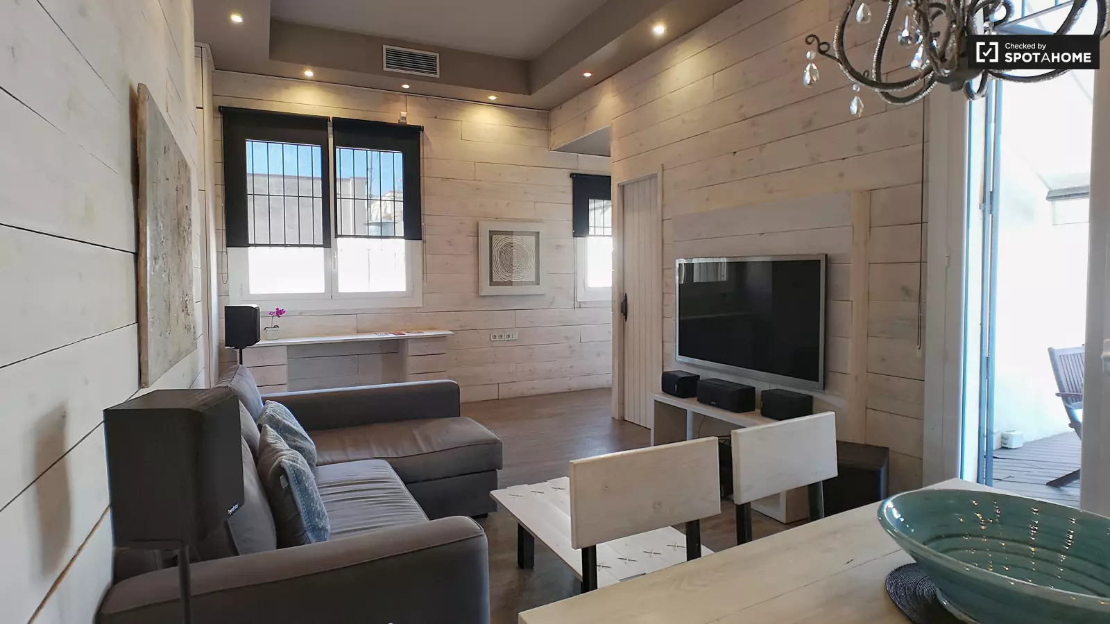Furnished 2-bedroom flat in Eixample, 90 m² · 2
