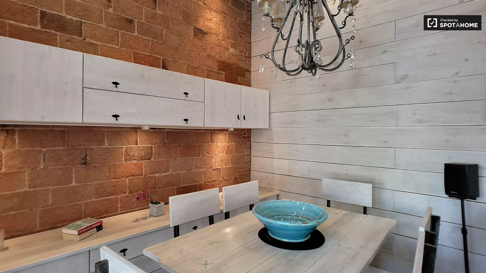 Furnished 2-bedroom flat in Eixample, 90 m² · 3