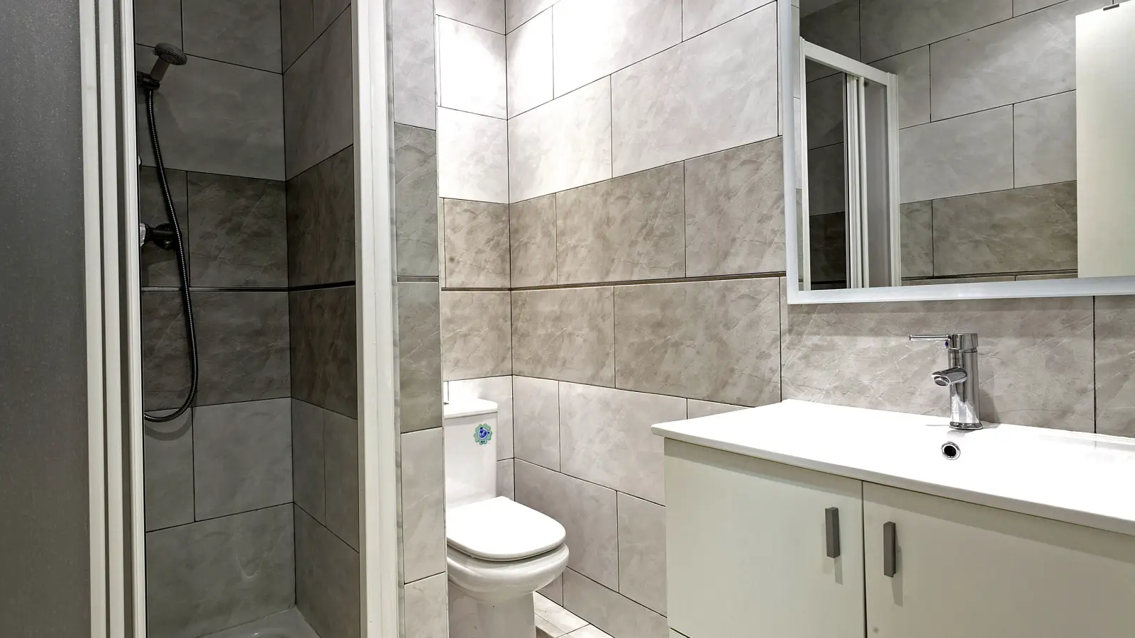 Furnished 2-bedroom flat in Eixample, 70 m² · 4