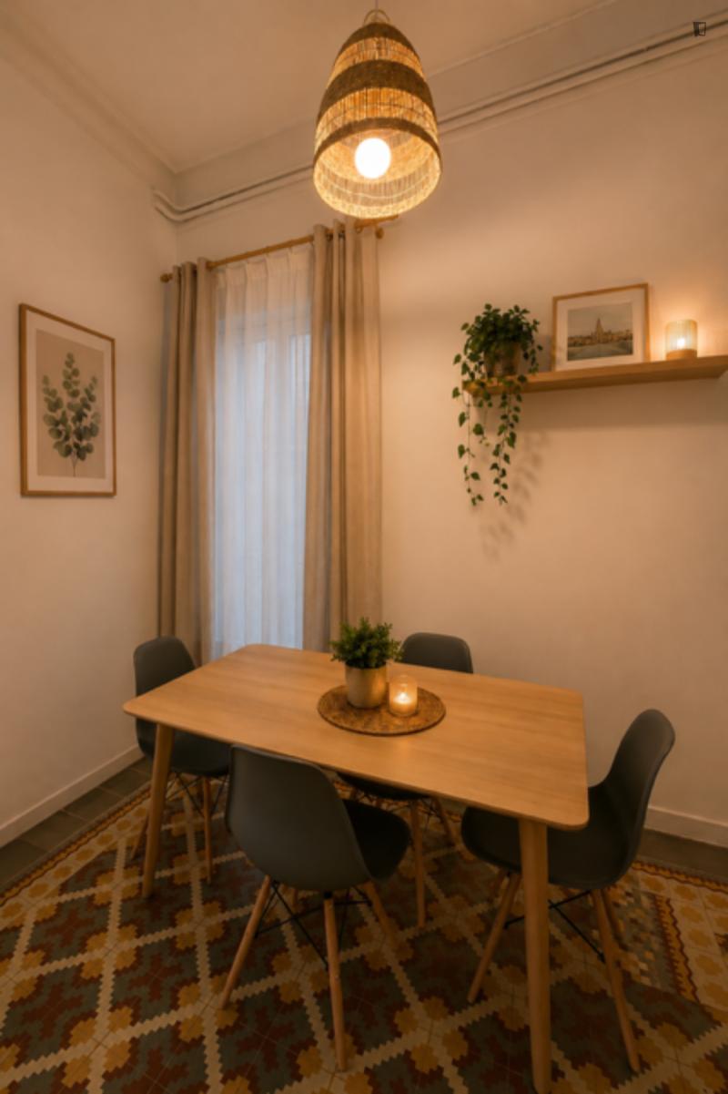Furnished 2-bedroom flat in Eixample · 4