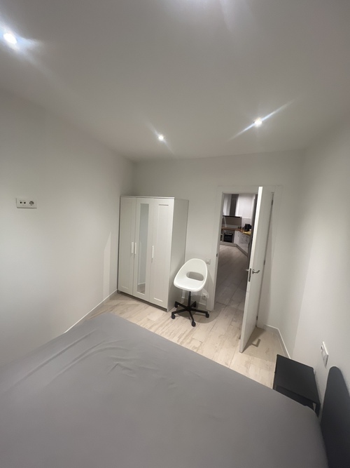 Habitación en piso compartido de 2 personas en Sants-Montjuïc · 4