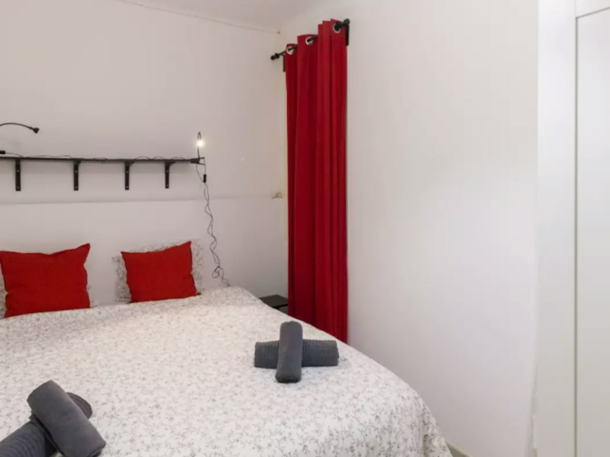Furnished room in a 5-person shared flat in L'Hospitalet · 3