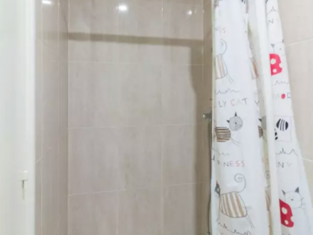 Furnished room in a 5-person shared flat in L'Hospitalet · 4
