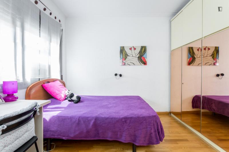 Furnished room in a 3-person shared flat in L'Hospitalet · 2