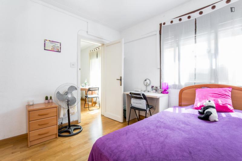 Furnished room in a 3-person shared flat in L'Hospitalet · 3