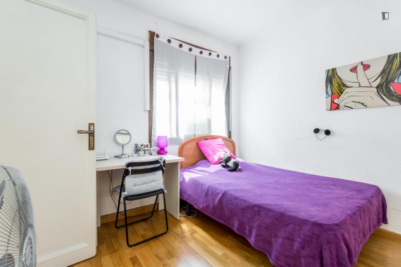 Furnished room in a 3-person shared flat in L'Hospitalet · 4
