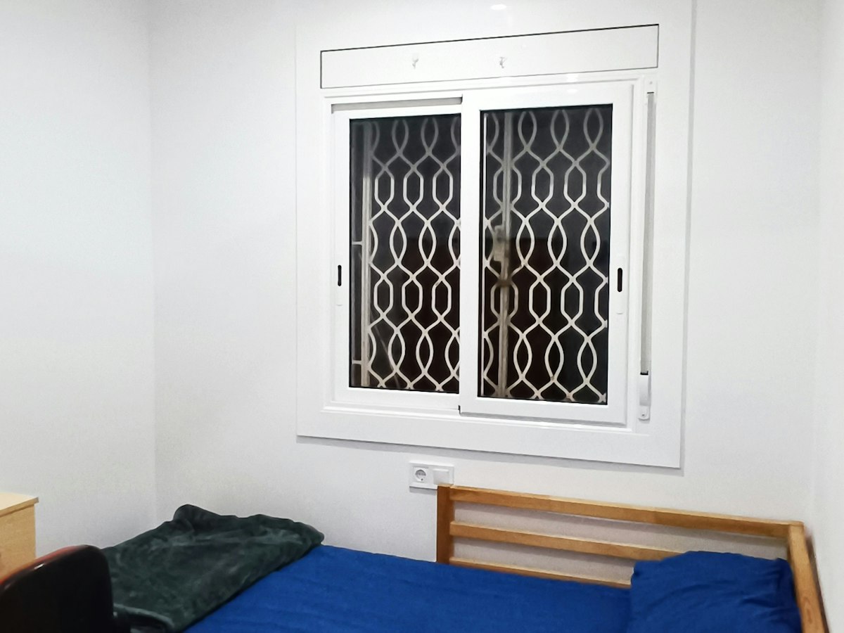 Furnished room in a 4-person shared flat in L'Hospitalet · 2