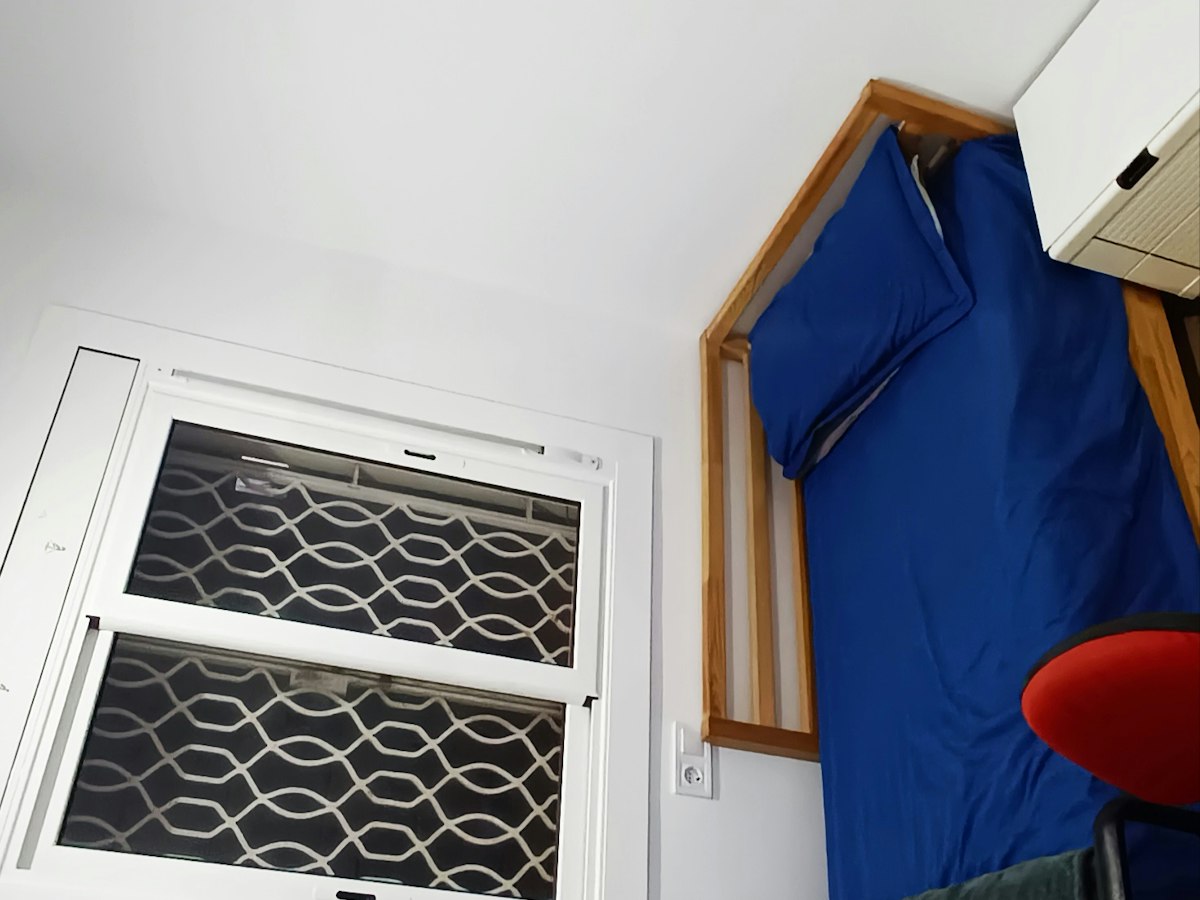 Furnished room in a 4-person shared flat in L'Hospitalet · 3