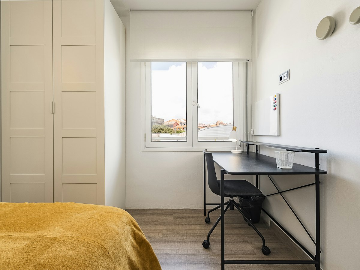 Furnished room in a 5-person shared flat in Sant Cugat · 2