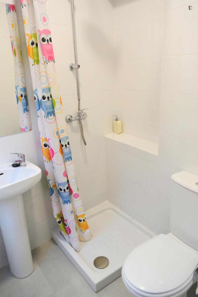 Furnished room in a 4-person shared flat in Sants-Montjuïc · 2