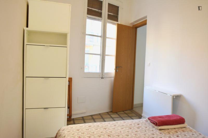 Furnished room in a 4-person shared flat in Sants-Montjuïc · 4