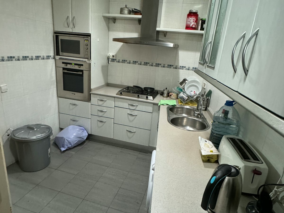 Habitación amueblada en piso compartido de 8 personas en Eixample · 3