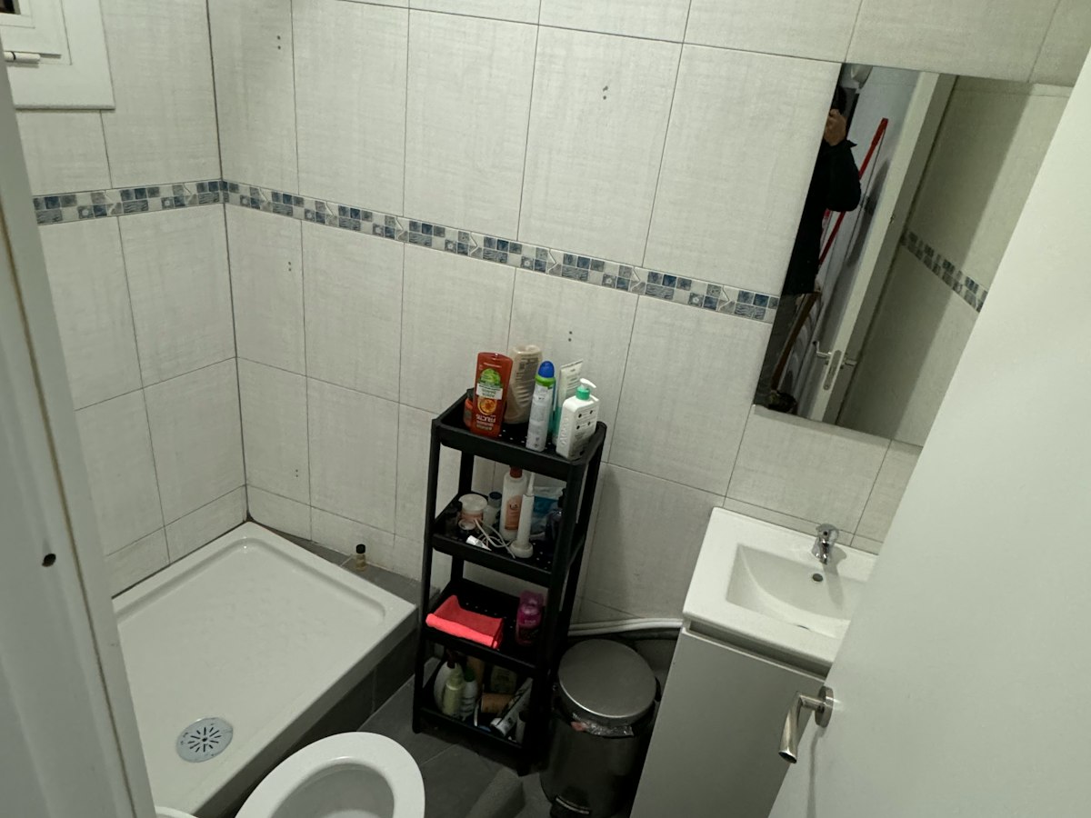 Habitación amueblada en piso compartido de 8 personas en Eixample · 4
