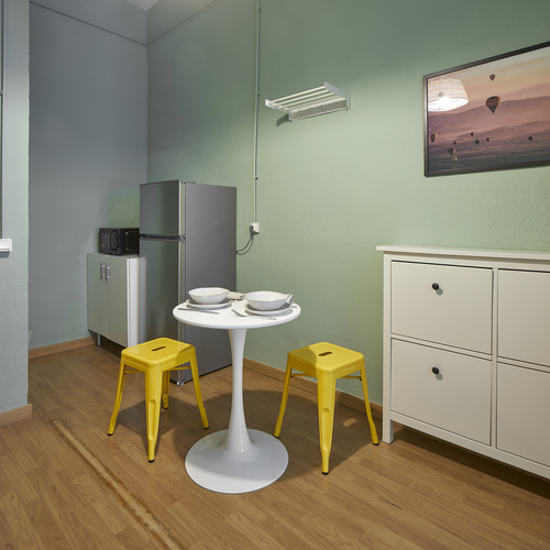 Room in a 6-person shared flat in Eixample · 4