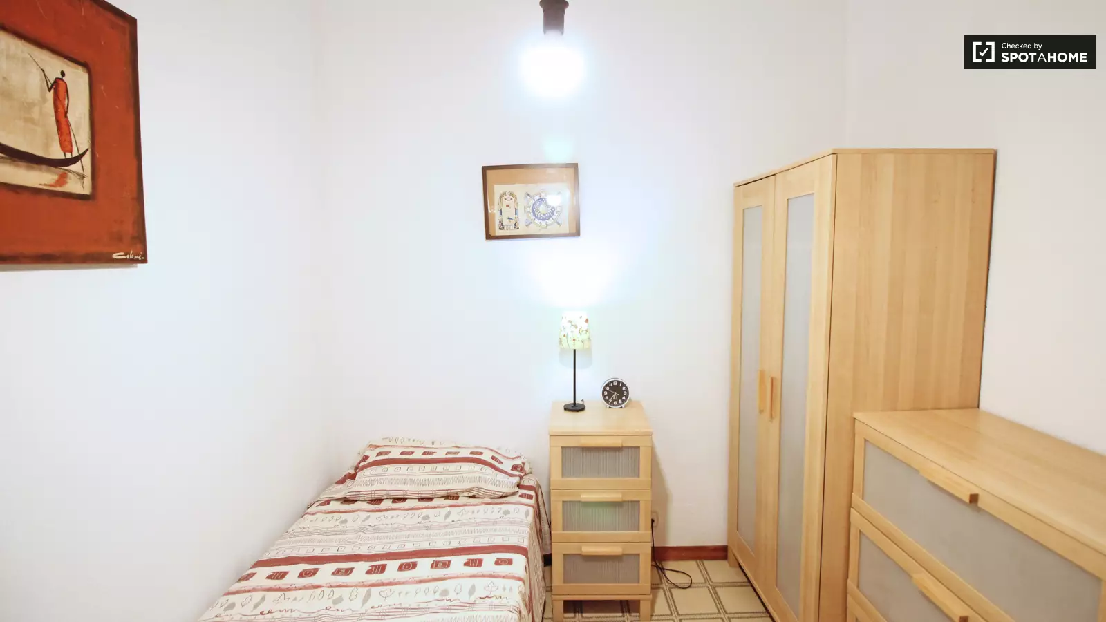 Habitación amueblada en piso compartido en Eixample · 2