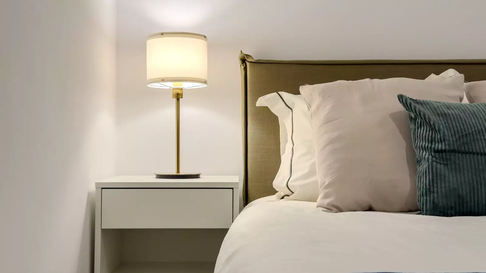 Habitación amueblada en piso compartido de 6 personas en Ciutat Vella · 4