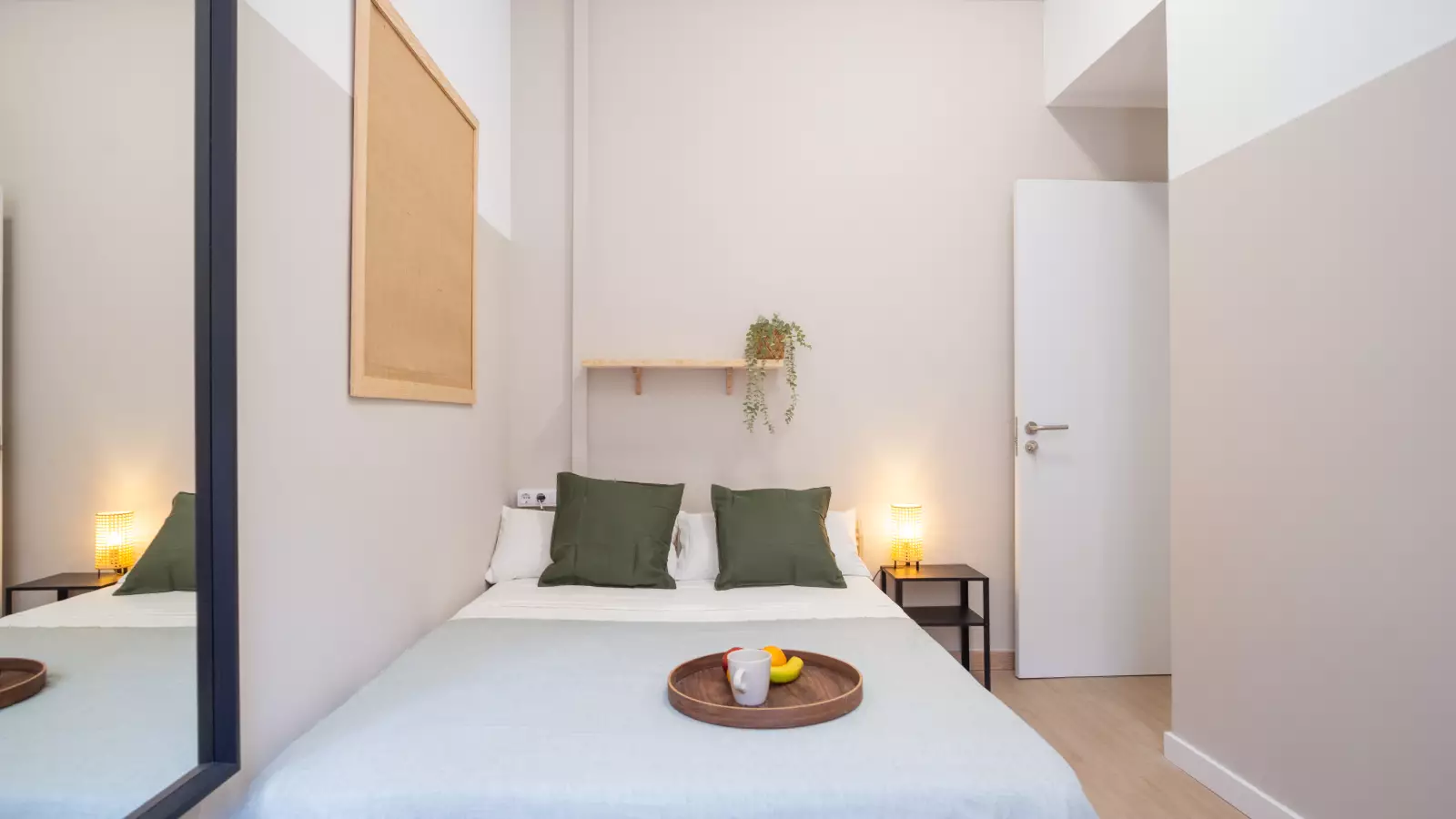 Furnished room in a shared flat in Eixample · 2