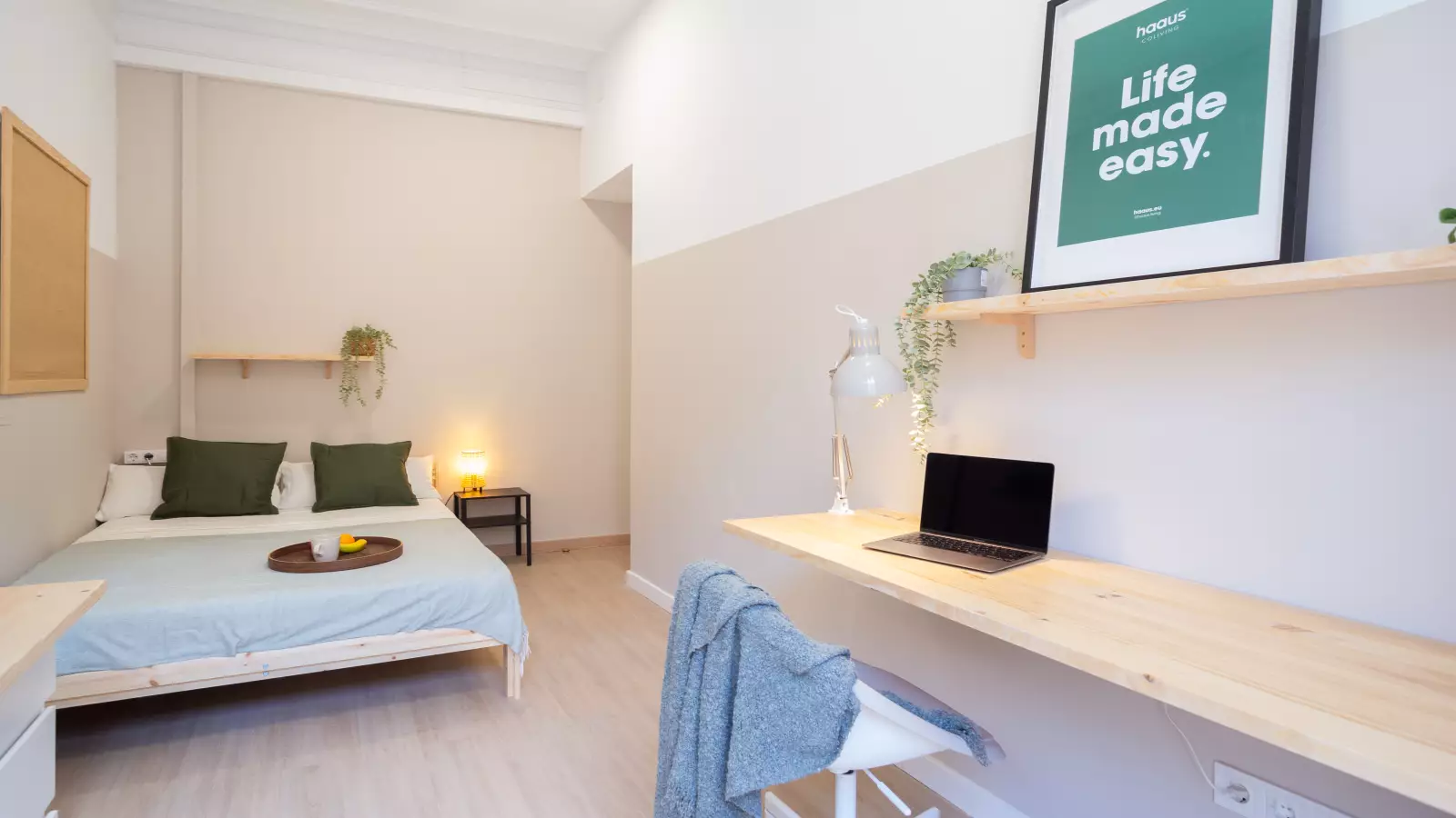 Furnished room in a shared flat in Eixample · 3
