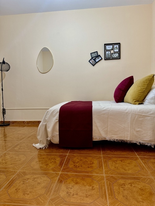 Room in a 5-person shared flat in Eixample · 2