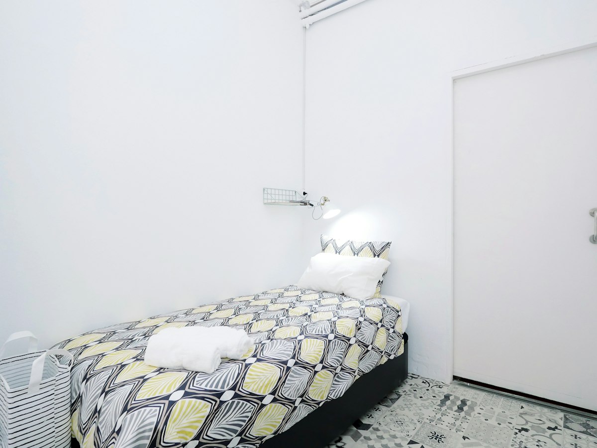 Furnished room in a 11-person shared flat in Gràcia · 3