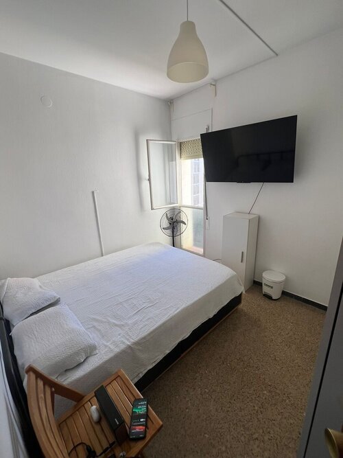 Room in a 5-person shared flat in Barcelona