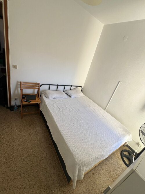 Room in a 5-person shared flat in Barcelona · 2