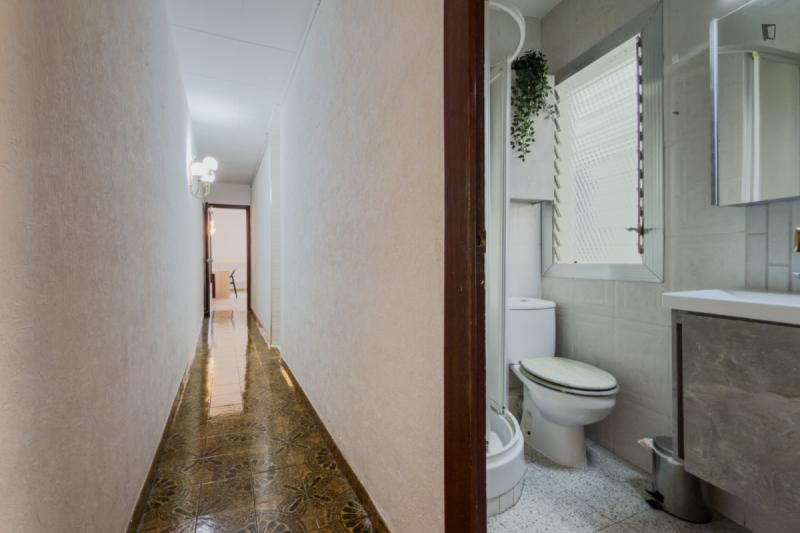 Furnished 3-bedroom flat in Sants-Montjuïc · 4