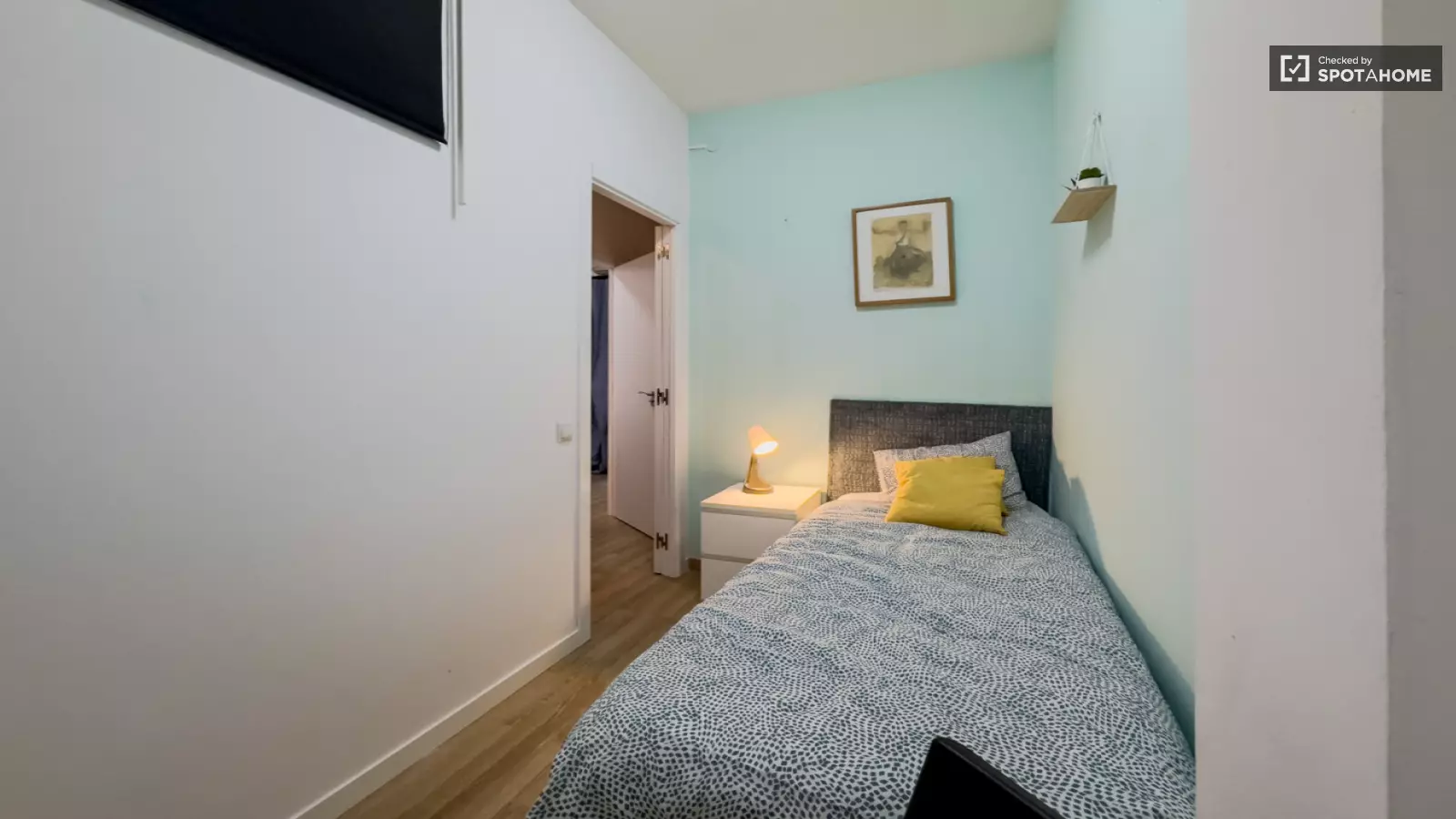 Habitación amueblada en piso compartido en Eixample · 2