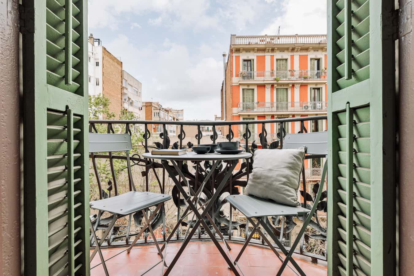 Furnished 2-bedroom flat in Eixample, 73 m² · 3