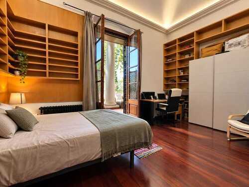 Room in a 6-person shared flat in Gràcia · 2