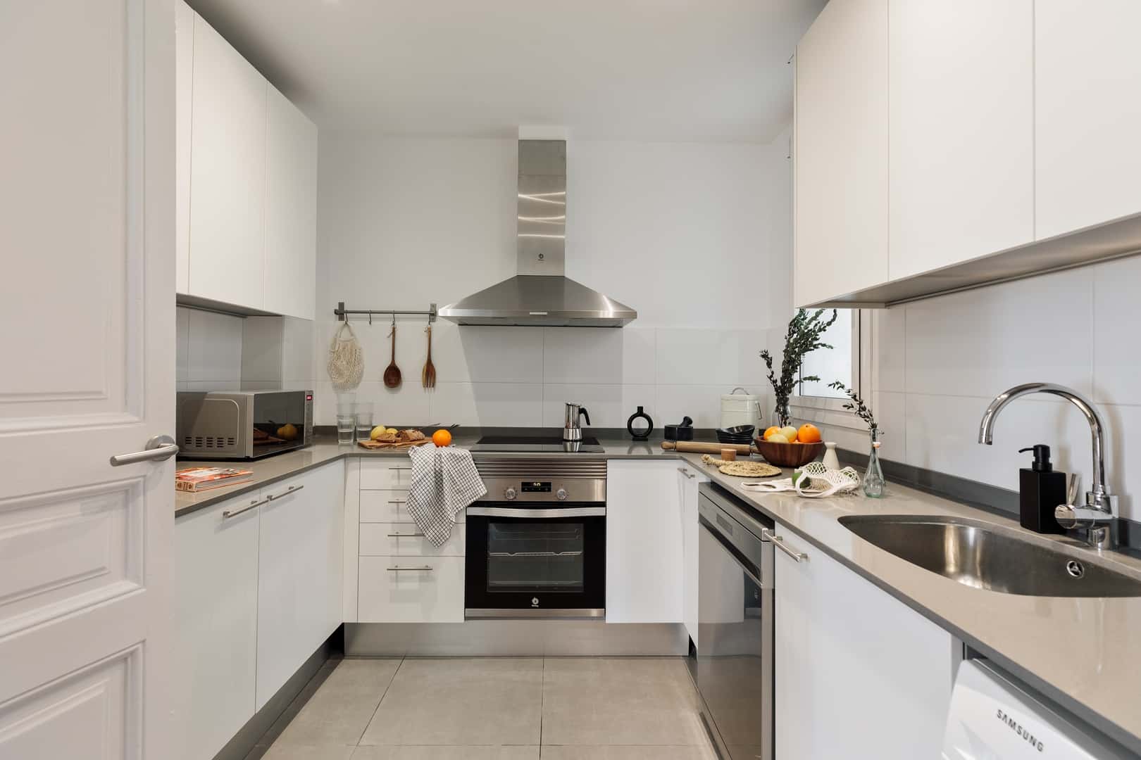 Furnished 3-bedroom flat in Eixample, 114 m² · 3