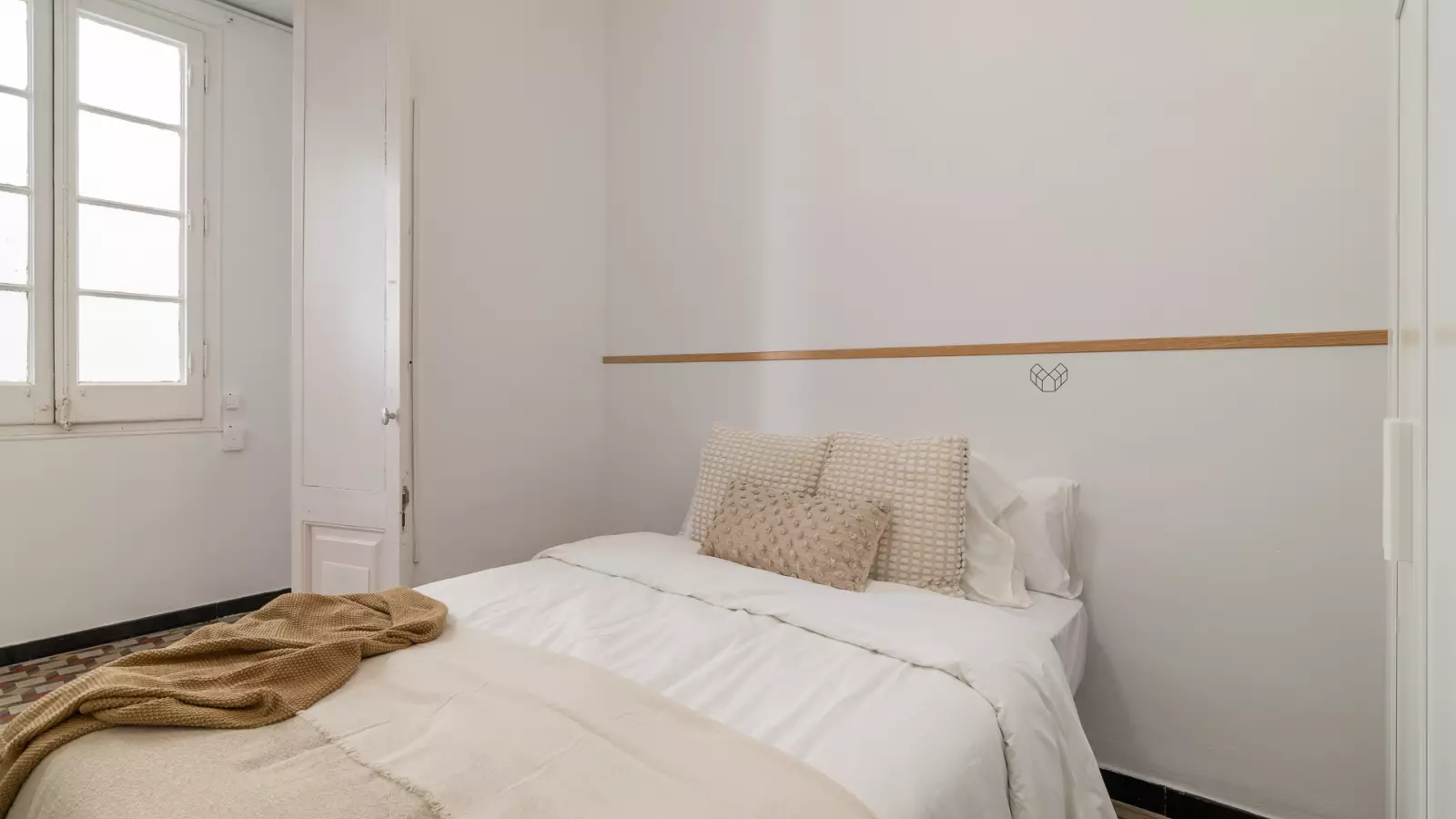 Habitación amueblada en piso compartido en Ciutat Vella · 3