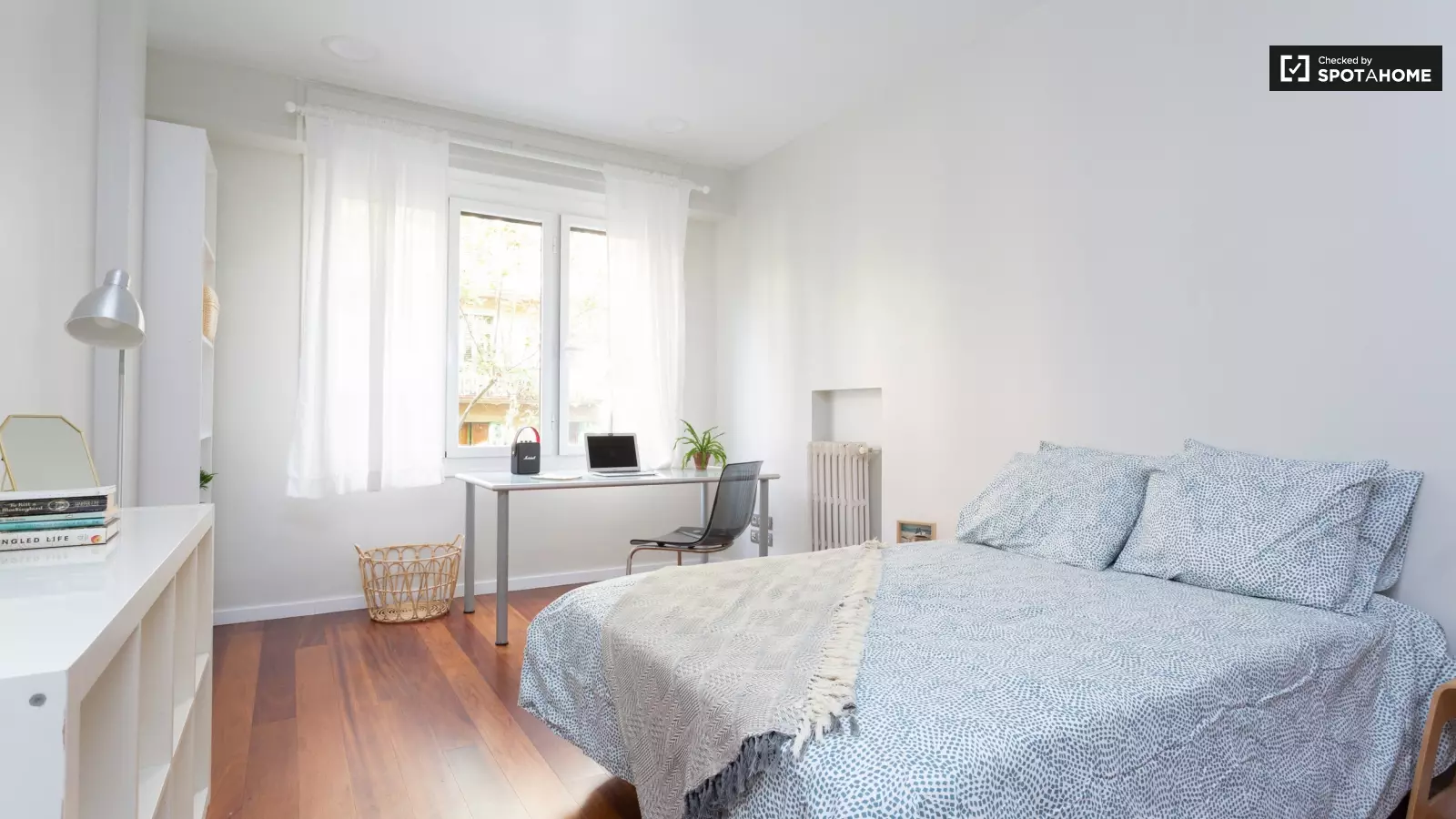 Furnished room in a 6-person shared flat in Gràcia · 2
