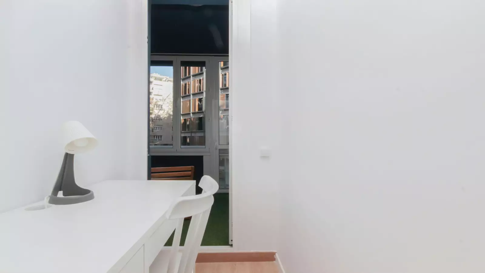 Habitación amueblada en piso compartido de 7 personas en Gràcia · 2