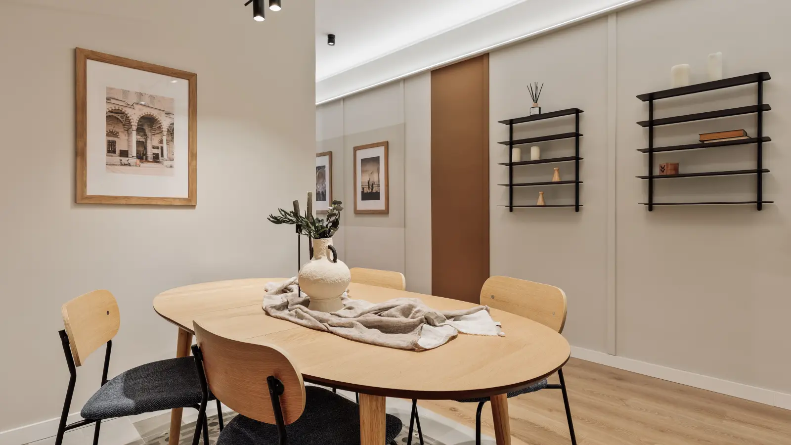 Furnished 2-bedroom flat in Eixample, 85 m² · 3