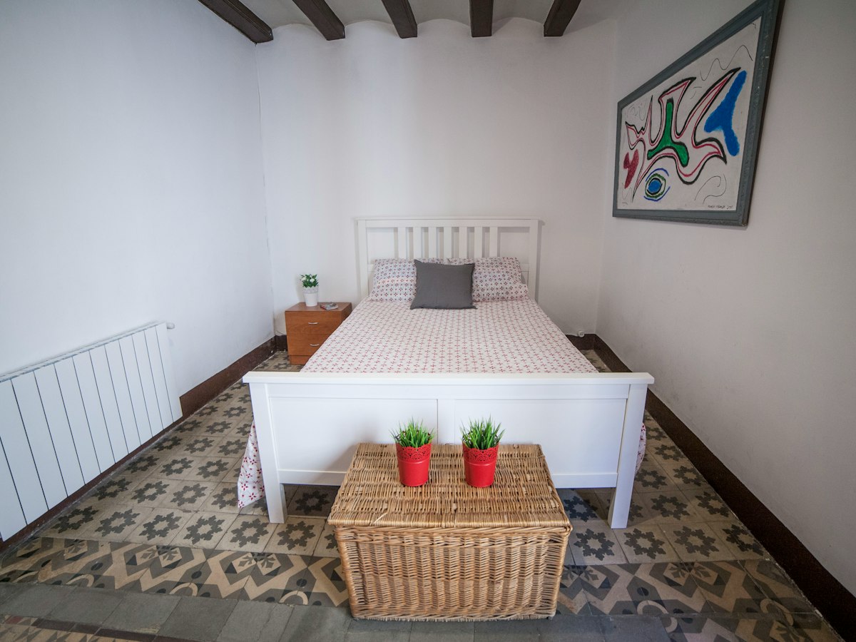 Furnished room in a 6-person shared flat in Ciutat Vella · 3
