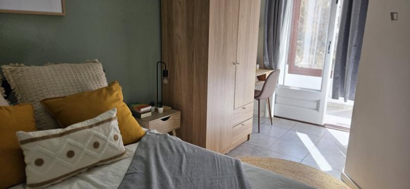 Habitación amueblada en piso compartido de 9 personas en Eixample · 2