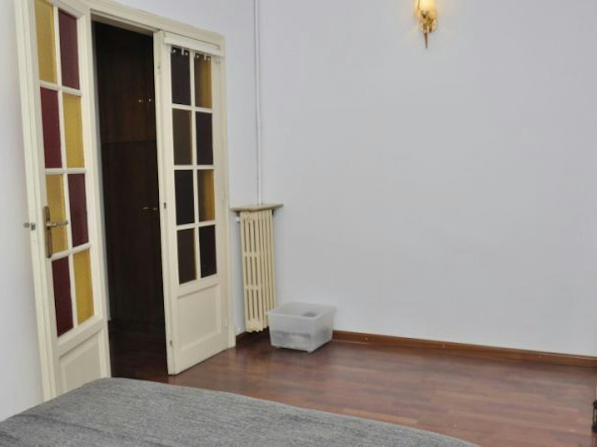 Furnished room in a 9-person shared flat in Gràcia · 3