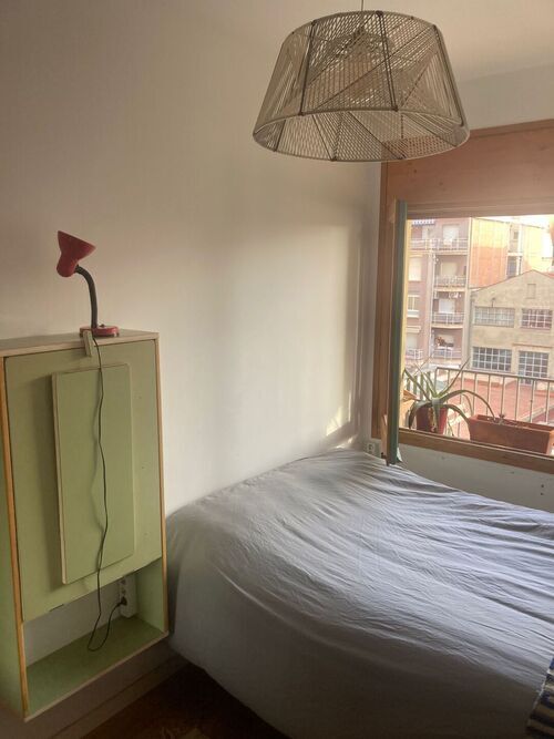 Room in a 3-person shared flat in Gràcia · 2