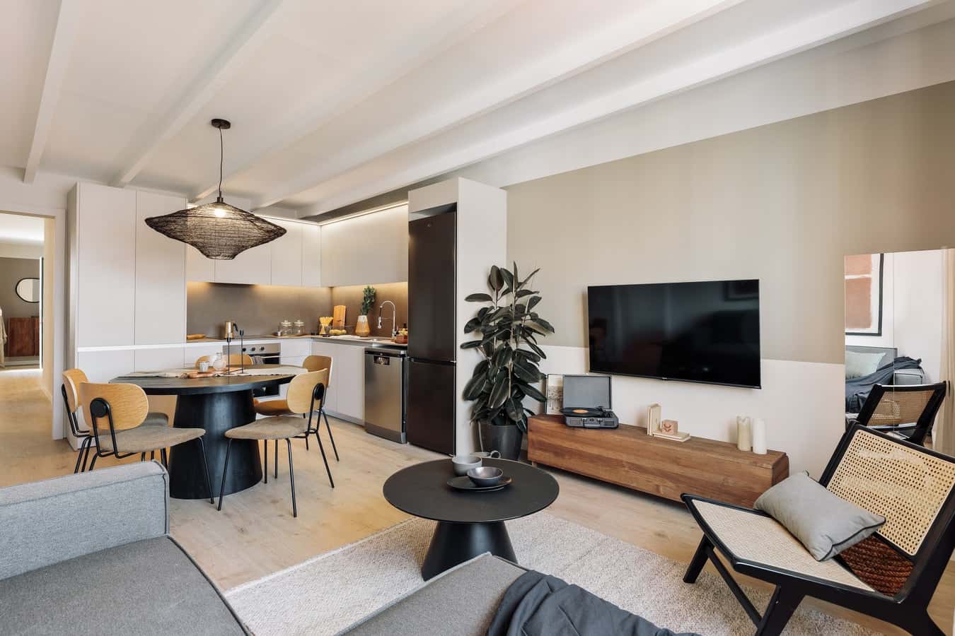 Furnished 3-bedroom flat in Eixample, 93 m² · 3