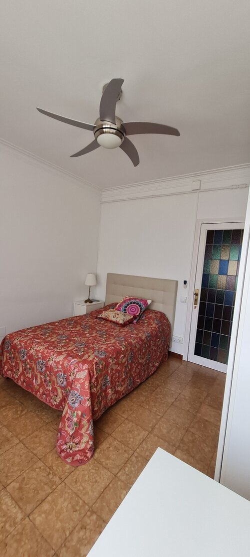 Habitación en piso compartido de 2 personas en Sarrià–Sant Gervasi · 3