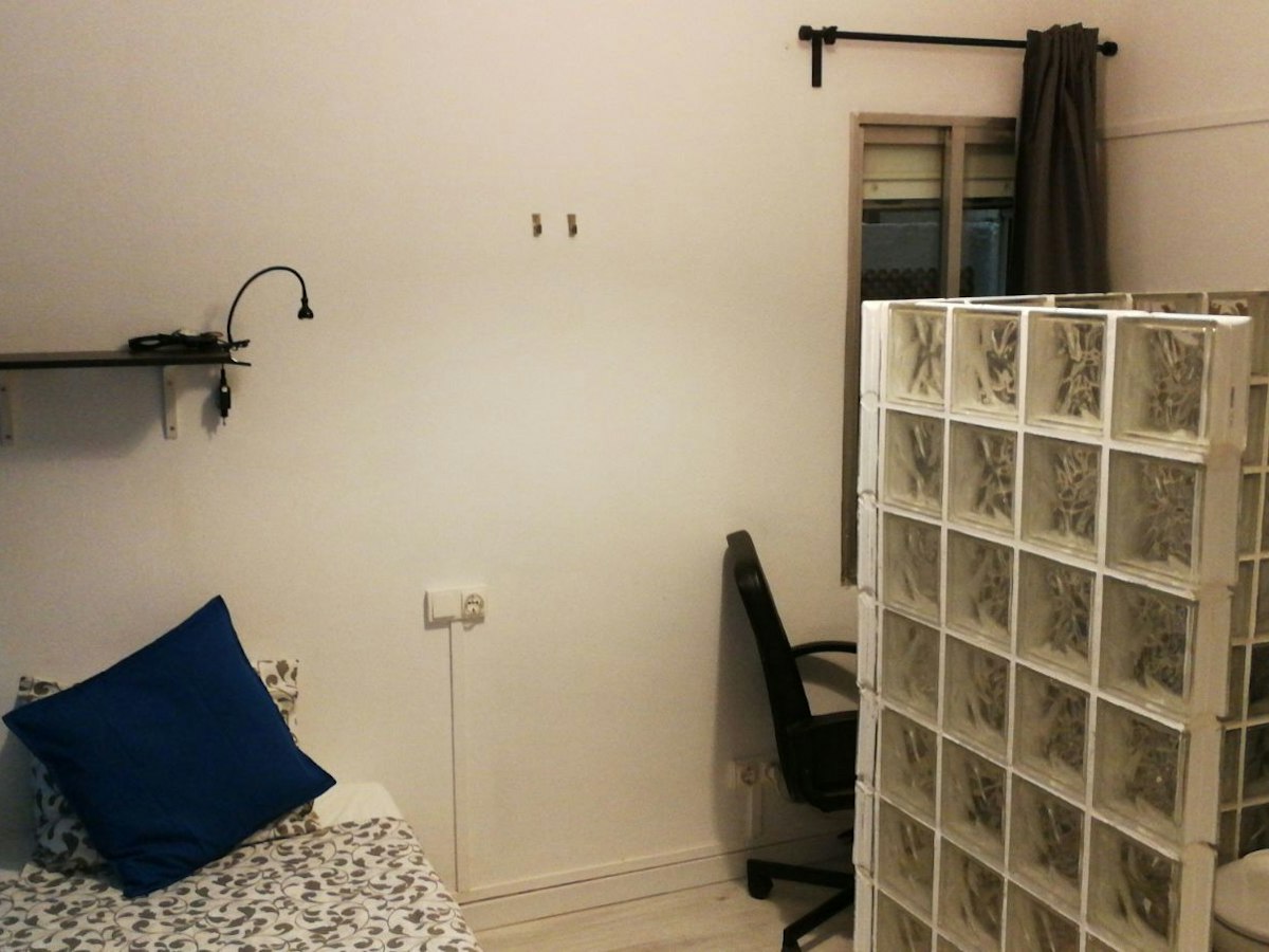 Furnished room in a 7-person shared flat in Sant Martí · 2