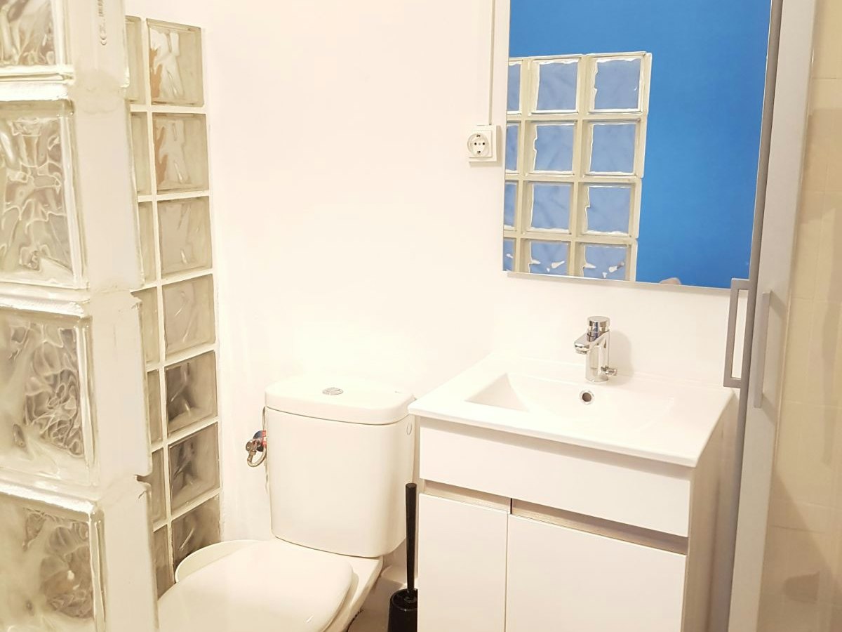 Furnished room in a 7-person shared flat in Sant Martí · 4