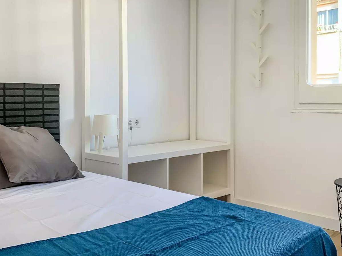 Furnished room in a 5-person shared flat in L'Hospitalet · 2
