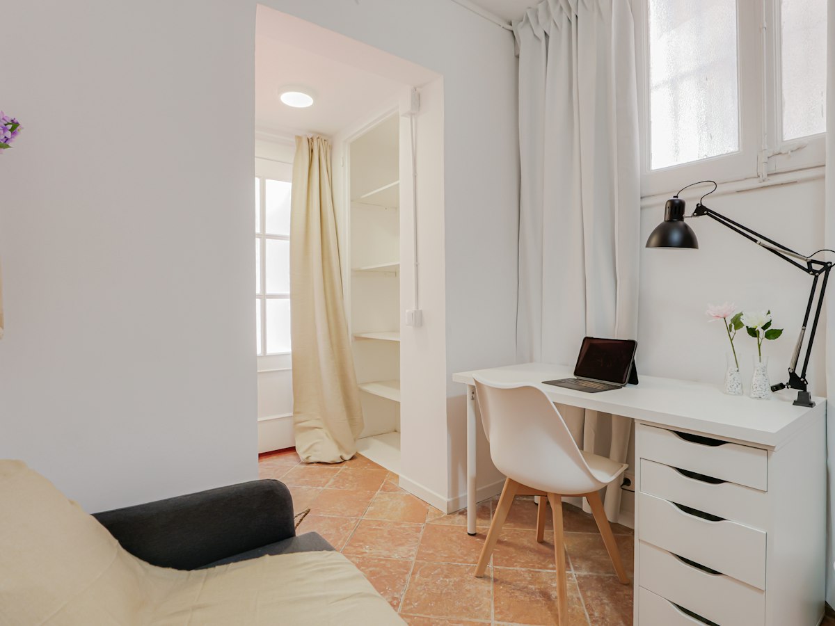 Habitación amueblada en piso compartido de 20 personas en Gràcia · 4