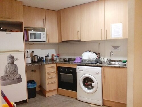 Room in a 6-person shared flat in Ciutat Vella · 4