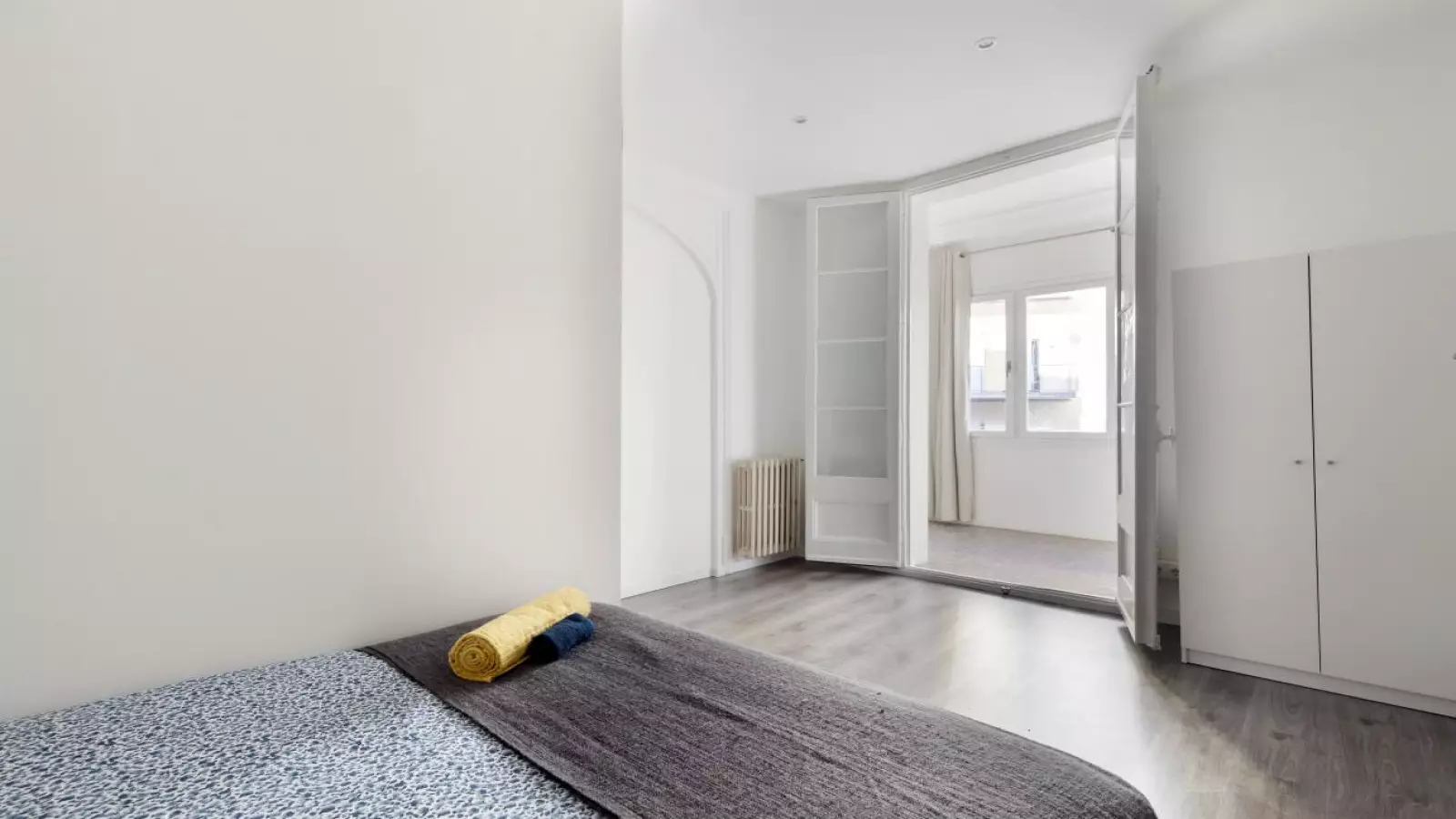 Habitación amueblada en piso compartido de 6 personas en Ciutat Vella · 3