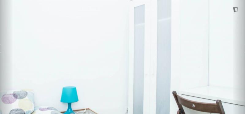 Furnished room in a 3-person shared flat in Ciutat Vella · 2