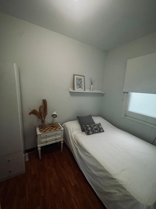 Room in a 3-person shared flat in Eixample · 2